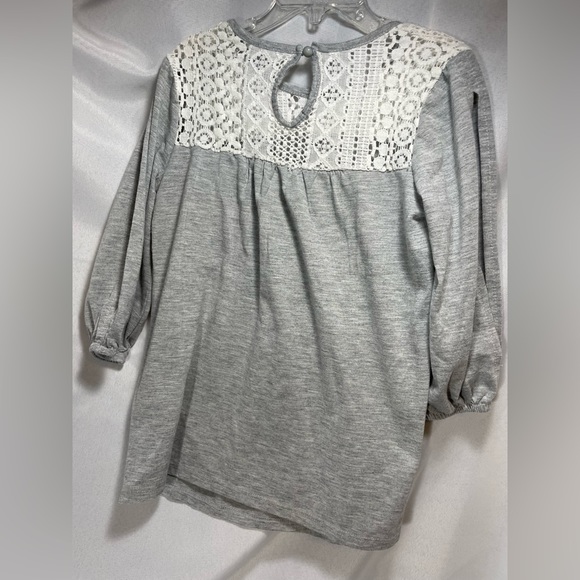 Girls top with lace embellishment on top size S - Picture 4 of 4